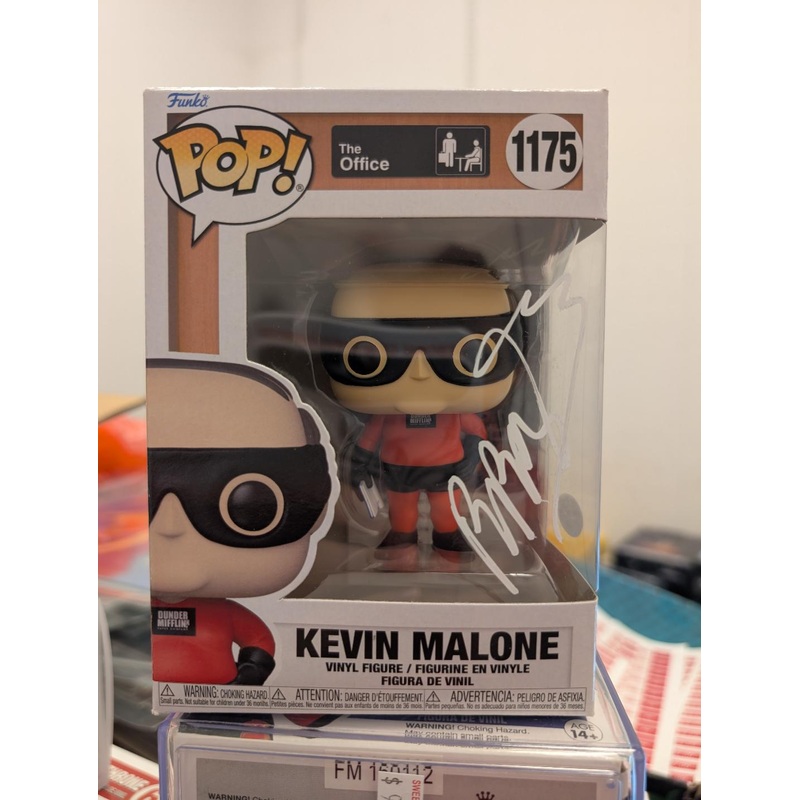 (SIGNED by Brian Baumgartner)(JSA Cert #AE41365) Funko Pop! TV: The Office – Kevin as Dunder Mifflin Superhero #1175