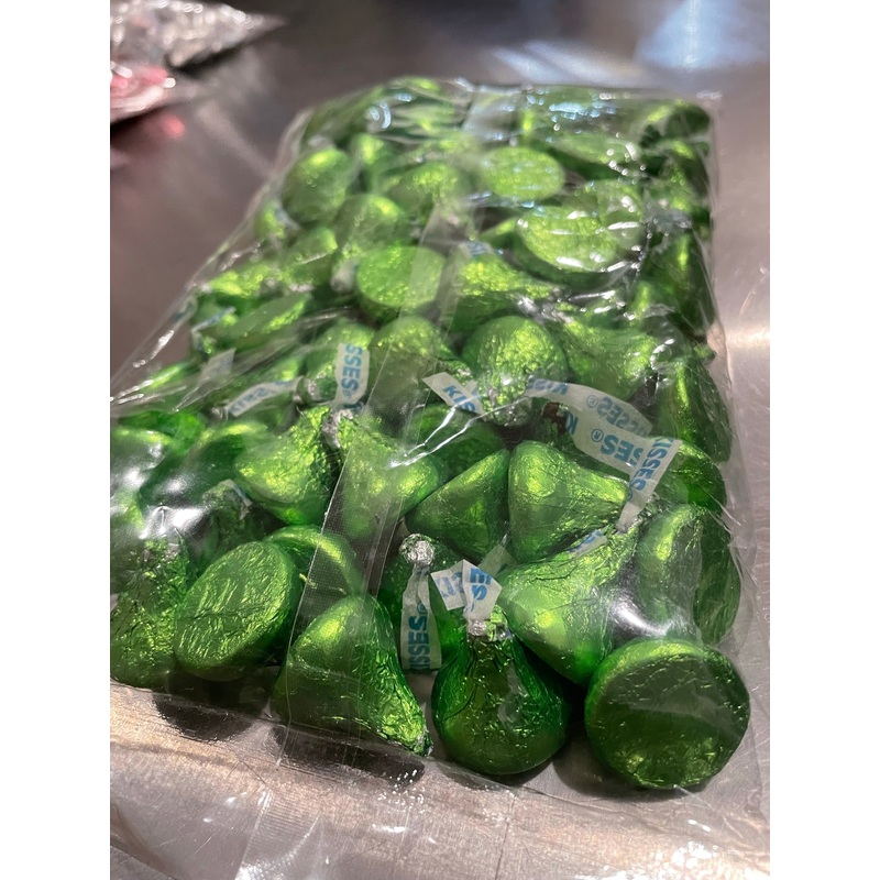 HERSHEY’S KISSES Colors Lime green